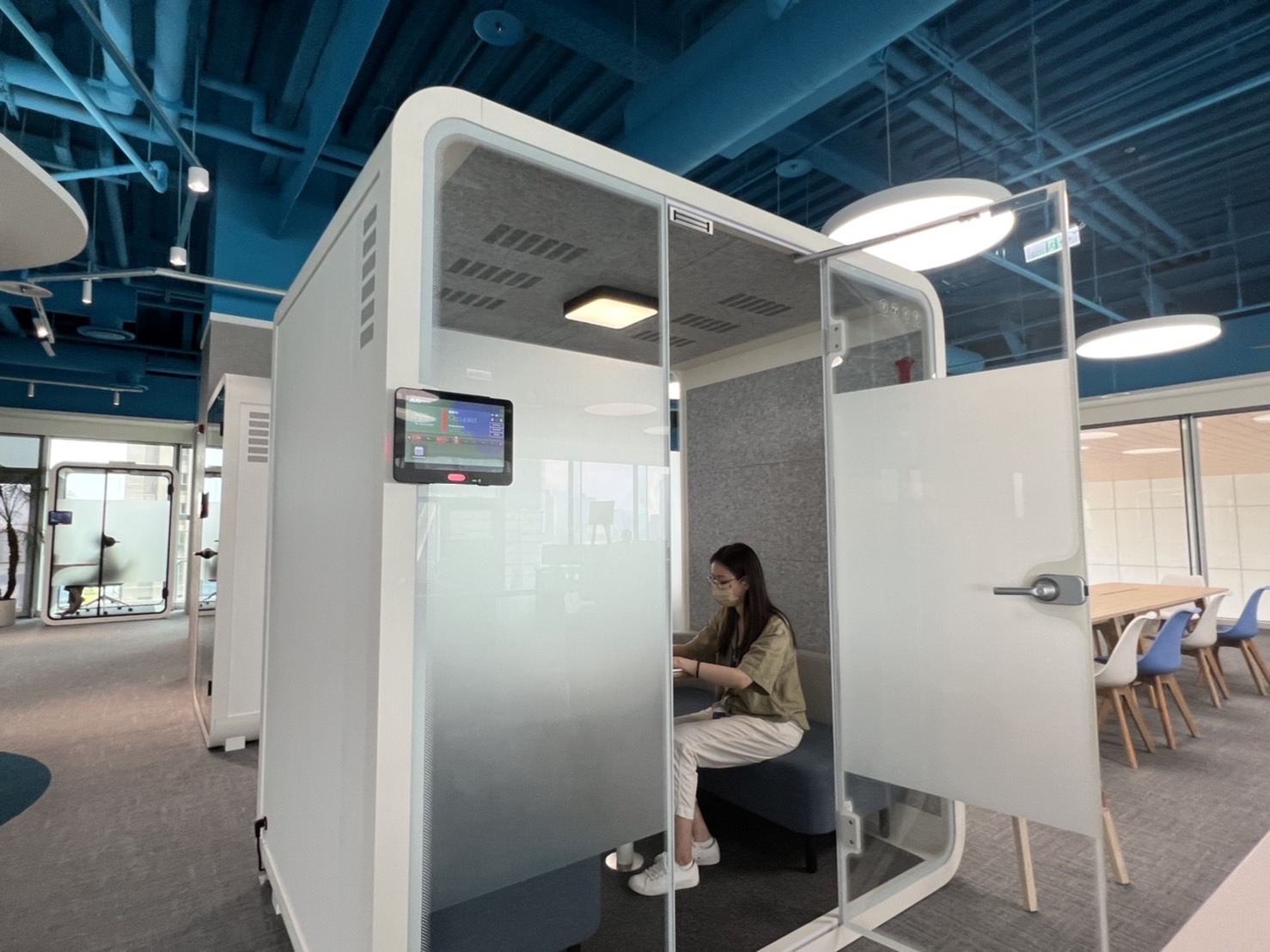 友達高雄據點的智慧行動辦公艙，展現友達在面板以外的研發應用軟實力