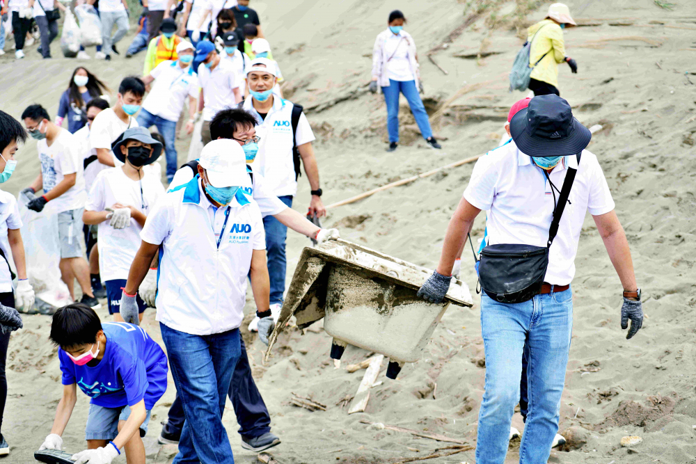 友達永續基金會2022 Ocean Party活動，與桃園市政府環保局、海湧工作室、觀音樹林里社區多方合作，一同手護台灣藍色海岸