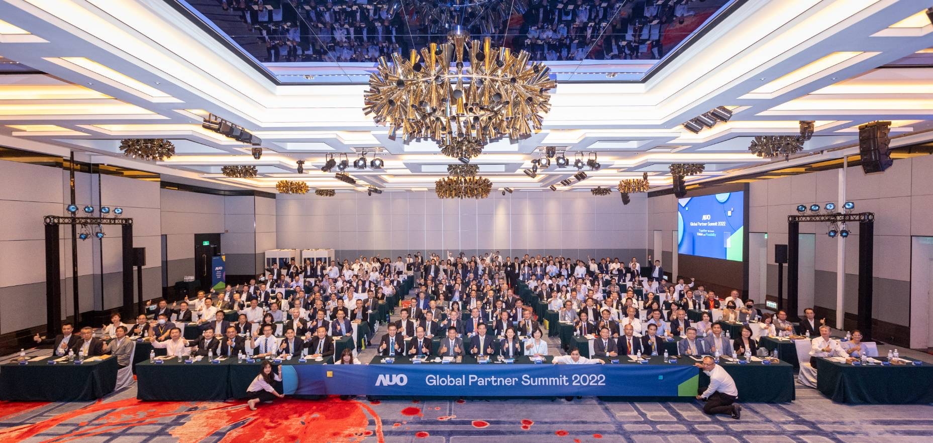 友達推動「安心、創新、用心、同心、盡心」五星職旅，為菲籍員工打造全方位照護，首度贏得「人權實踐與發展領袖獎」殊榮