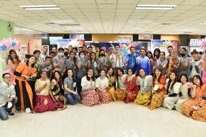 友達推動「安心、創新、用心、同心、盡心」五星職旅，為菲籍員工打造全方位照護，首度贏得「人權實踐與發展領袖獎」殊榮