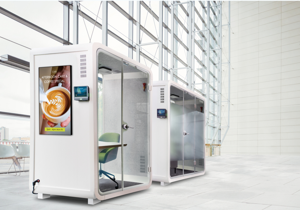 熊猫体育子公司达擎之智慧行动办公舱，采用PDLC智能调光玻璃设计，透过通电与断电的电流切换，呈现透明与雾面效果，具节能降耗特性并兼顾隐私，确保信息安全