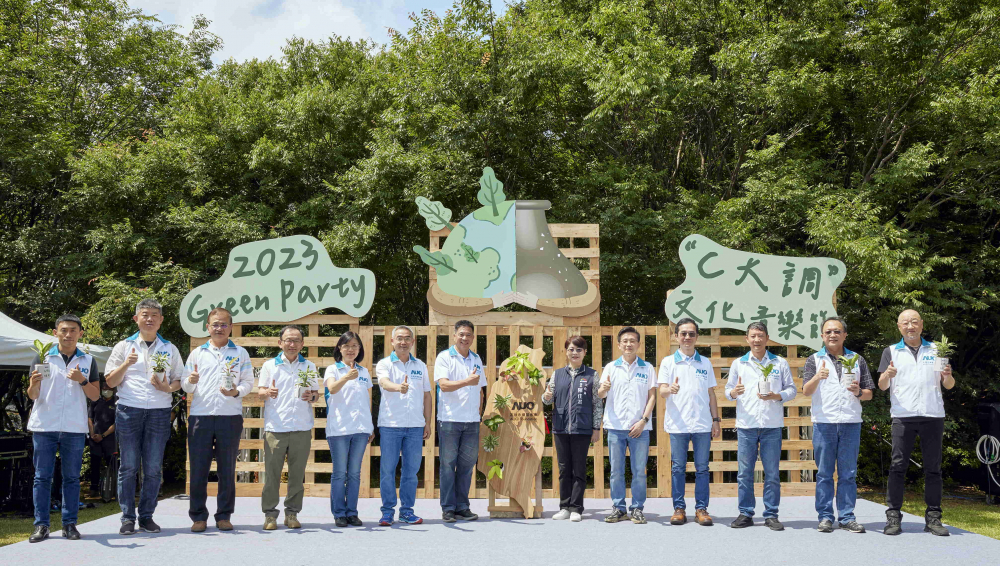 友達光電攜手供應商夥伴及台中市政府，共同倡議及推廣加樹減塑、節能減碳的淨零綠生活