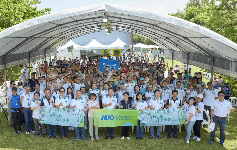 友達永續基金會號召企業志工、在地鄰里、產官學和供應商夥伴齊聚一堂，攜手植樹護樹，以行動實踐對環境友善的承諾
