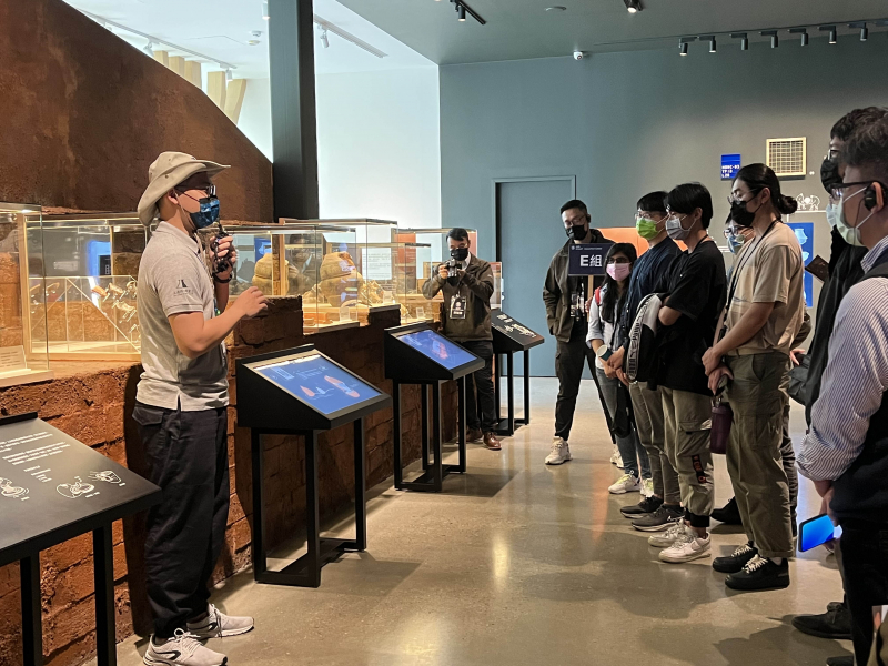 友達招募員工為文化志工，擔任文化館導覽大使，積極推廣文資保存、文史教育