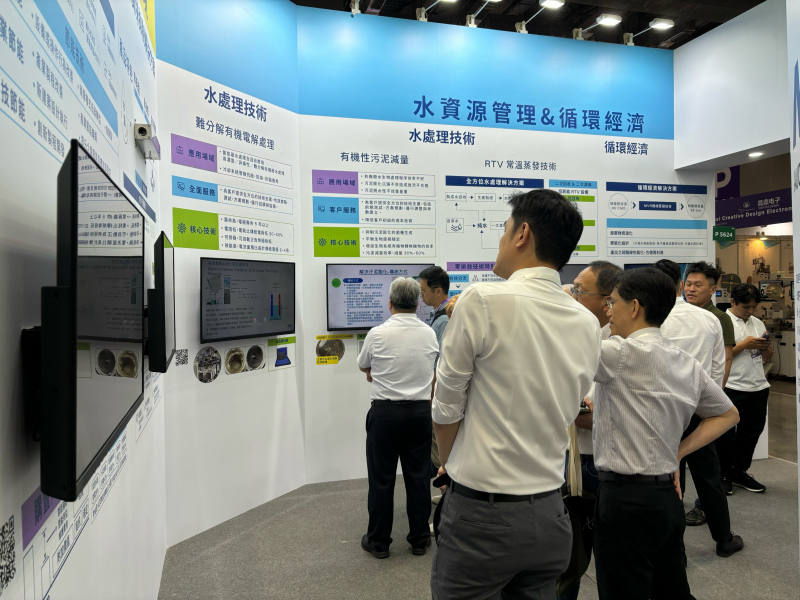 友達以深厚的智慧製造經驗發展永續戰略，積極延伸價值鏈，轉化成可供外界使用的綠色智慧服務，進軍SEMICON Taiwan 2024，提供半導體產業鏈打造AI世代的永續即戰力。