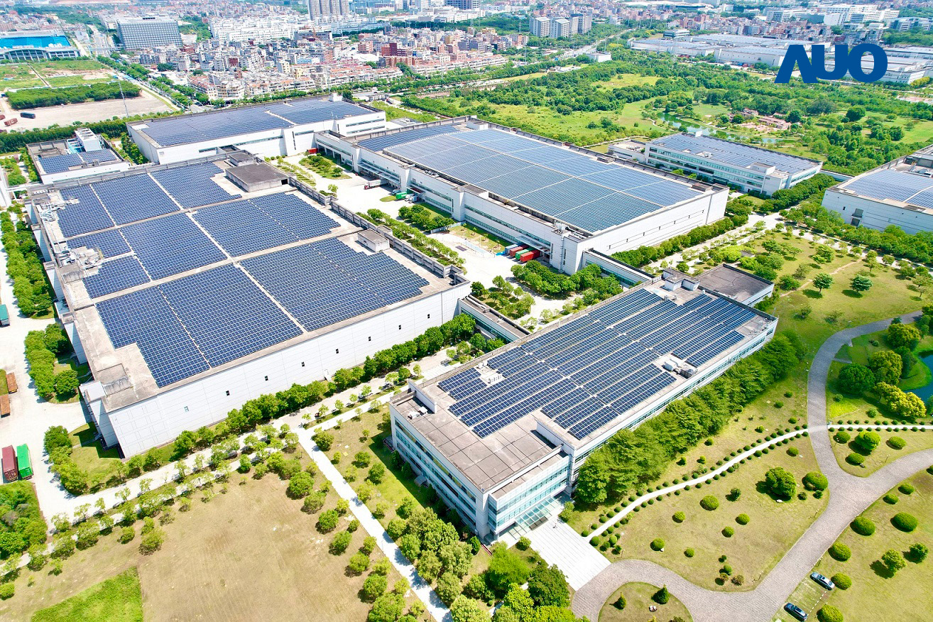 熊猫体育厦门推动智能制造同时，透过绿电创能纵深推进绿色转型，厂区全屋顶铺设太阳能光伏板，每年太阳能发电 2,600多万度