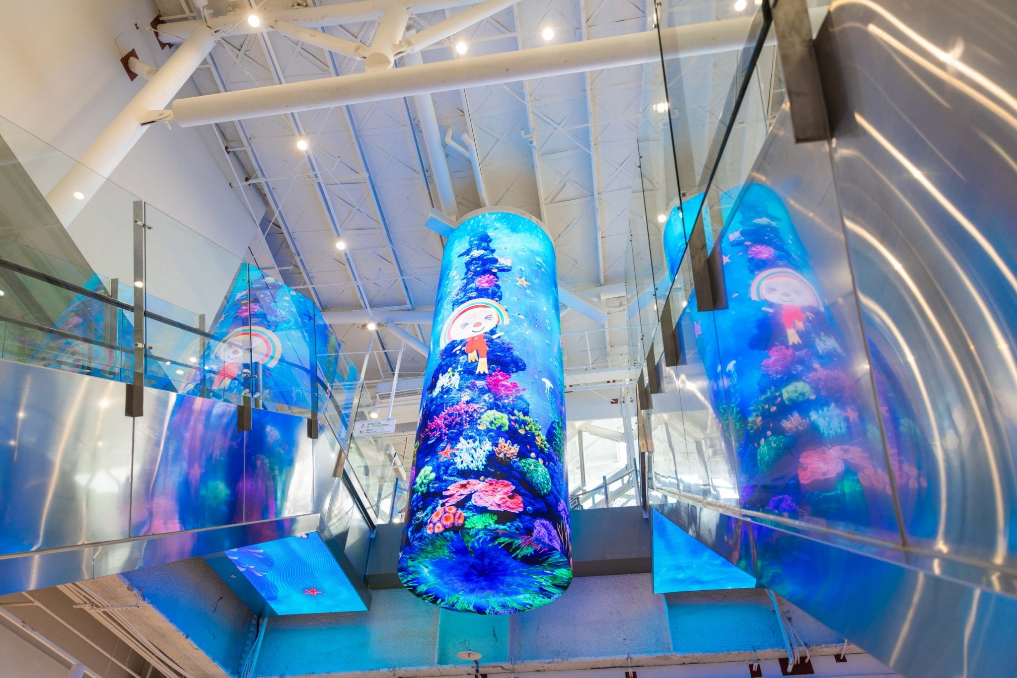 達擎與傑可達整合先進顯示技術與軟硬體應用服務，提供一系列大型LED顯示解決方案，為全新改裝開幕的「清水服務區」佈局嶄新視覺體驗。